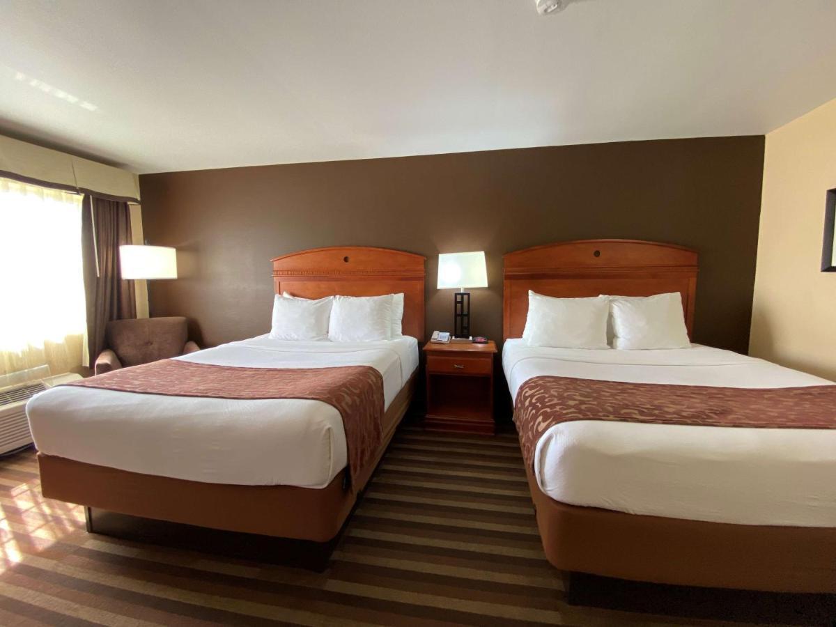 Best Western Manhattan Inn Екстериор снимка