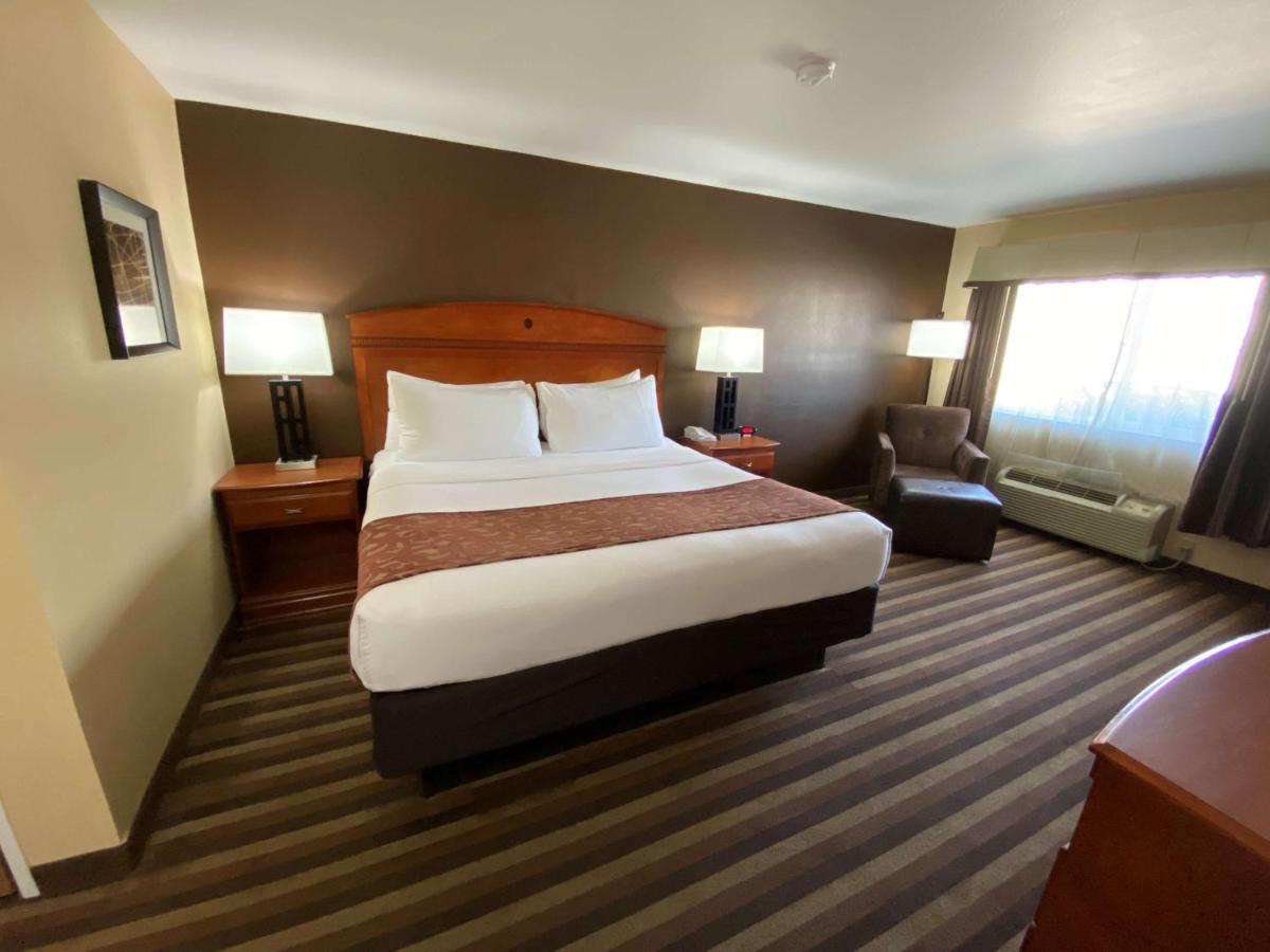 Best Western Manhattan Inn Екстериор снимка