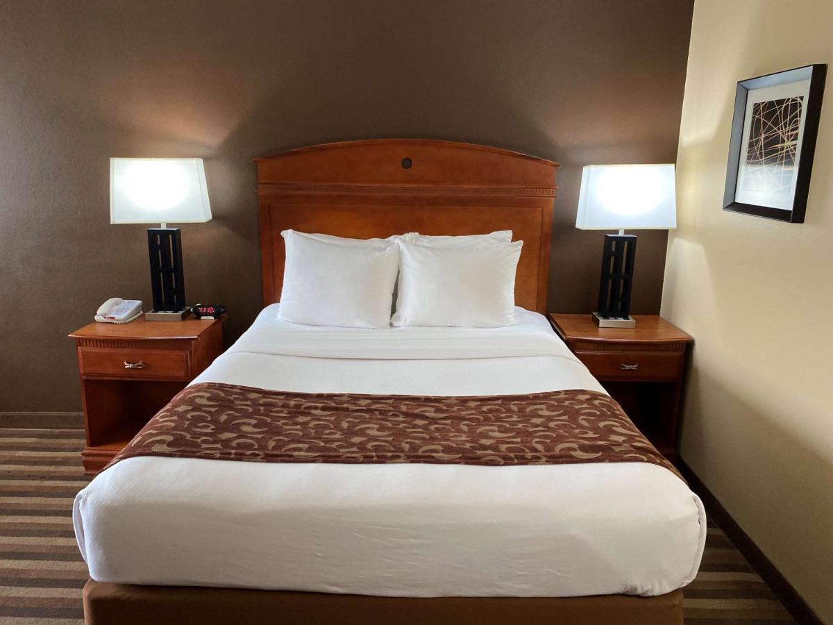 Best Western Manhattan Inn Екстериор снимка