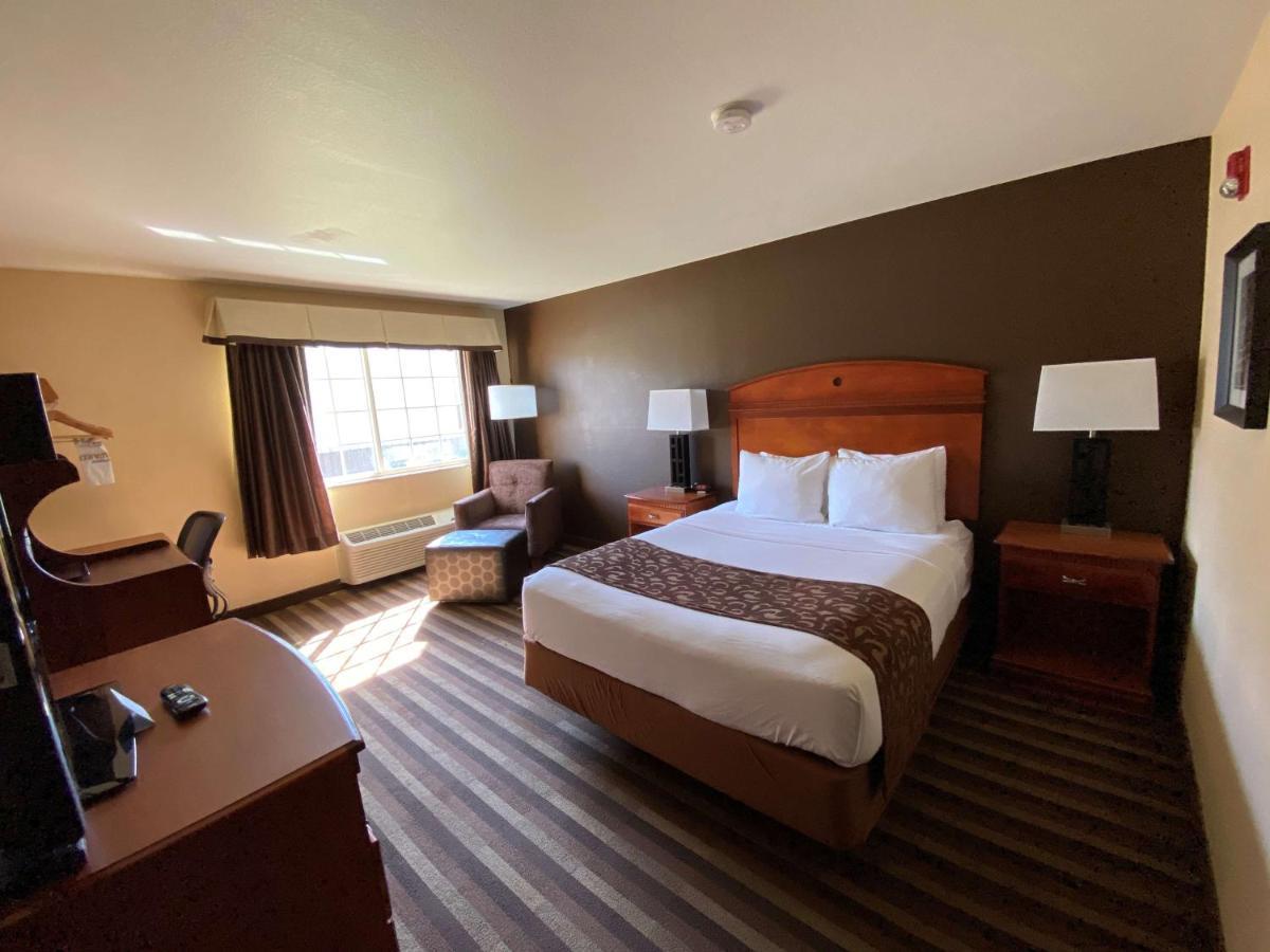 Best Western Manhattan Inn Екстериор снимка