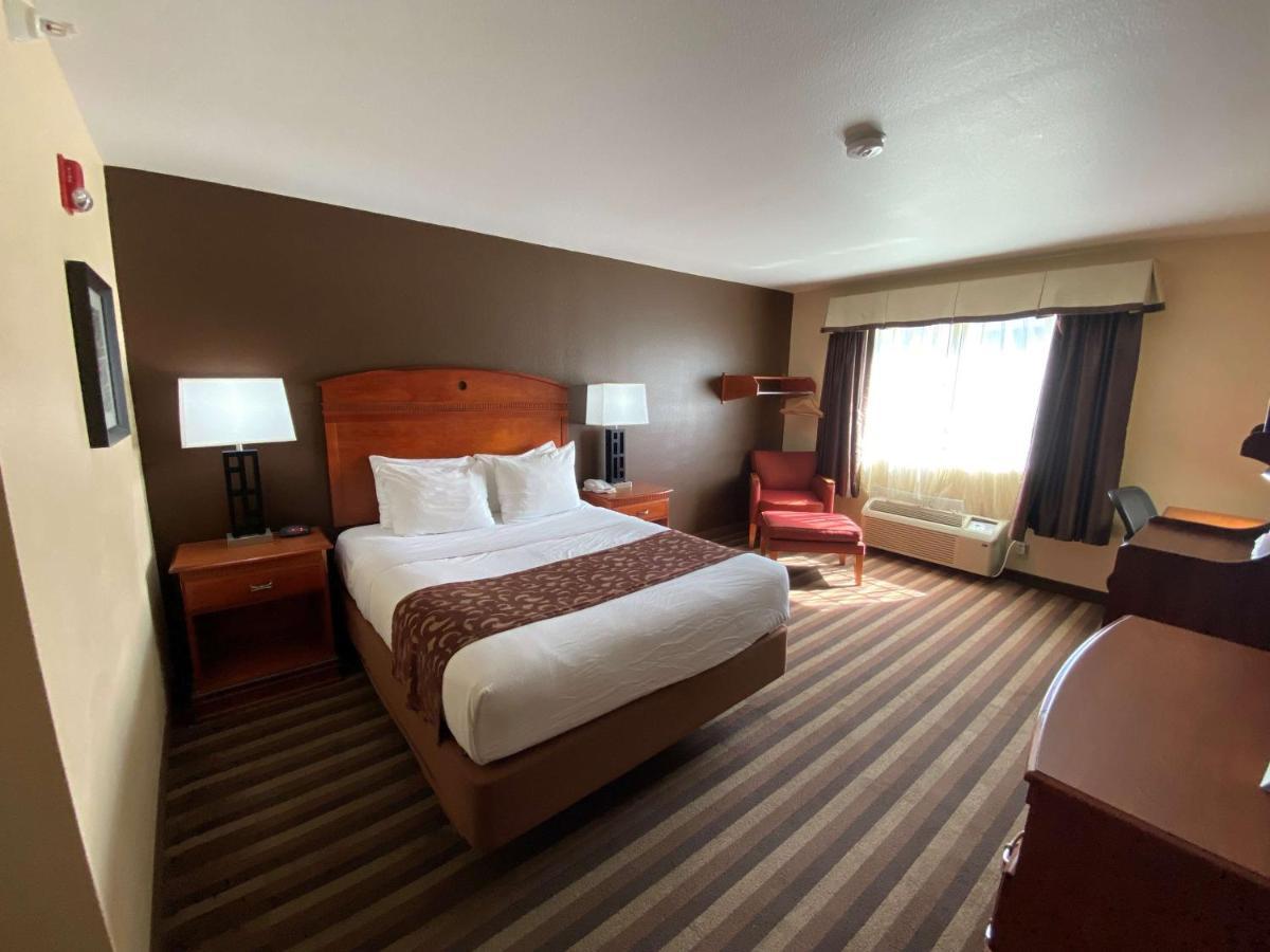 Best Western Manhattan Inn Екстериор снимка