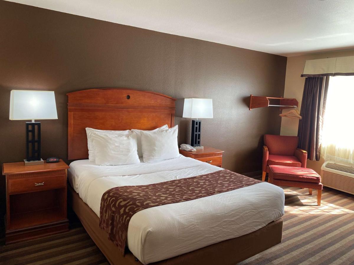Best Western Manhattan Inn Екстериор снимка
