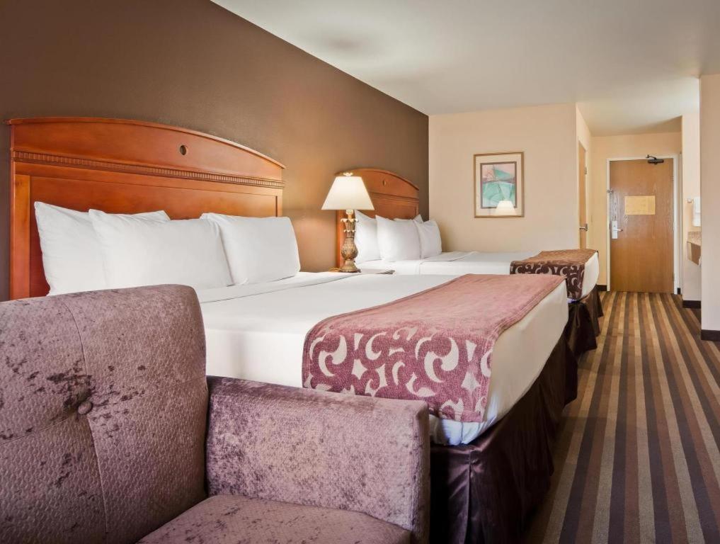 Best Western Manhattan Inn Екстериор снимка