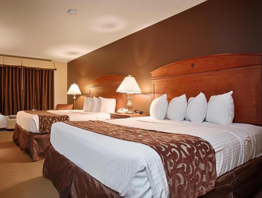 Best Western Manhattan Inn Екстериор снимка