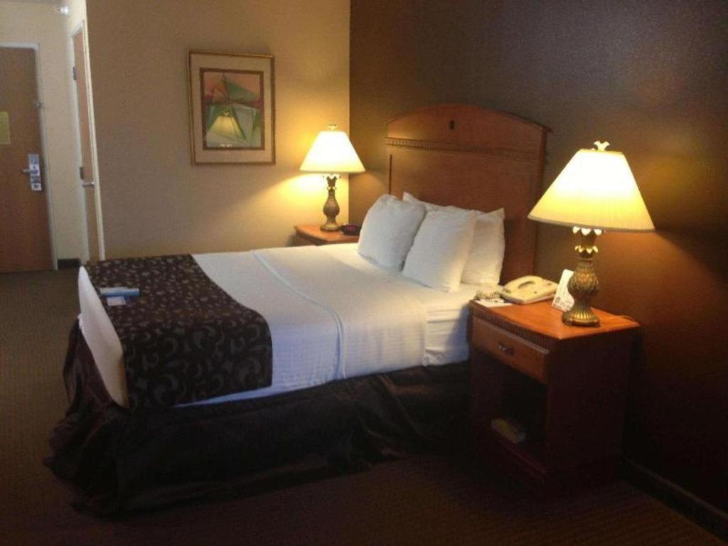 Best Western Manhattan Inn Екстериор снимка