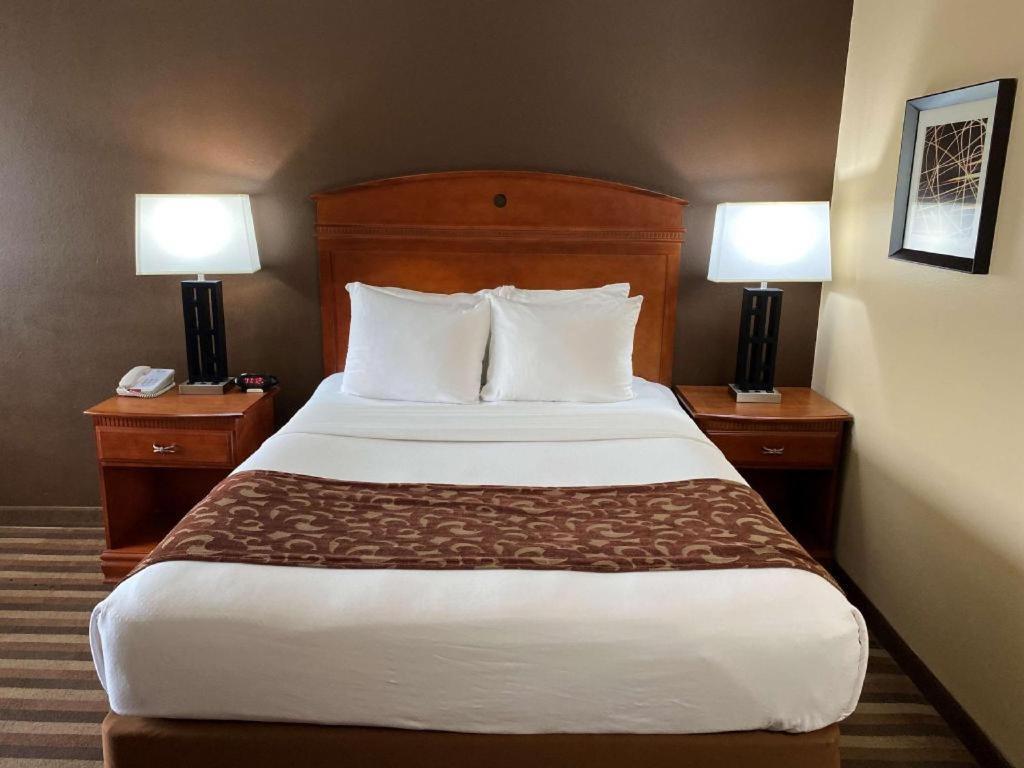 Best Western Manhattan Inn Екстериор снимка