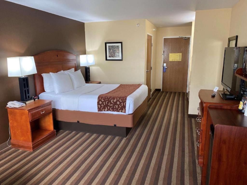 Best Western Manhattan Inn Екстериор снимка