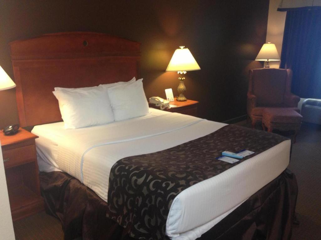 Best Western Manhattan Inn Екстериор снимка