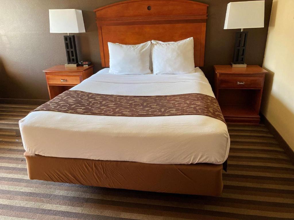 Best Western Manhattan Inn Екстериор снимка