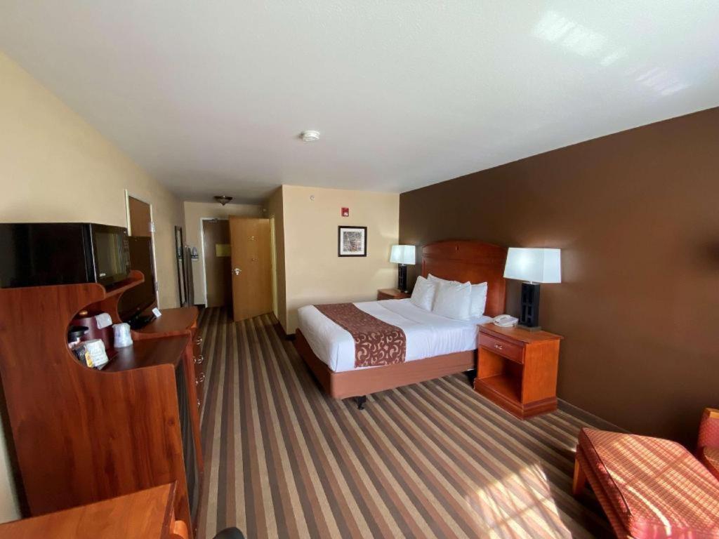 Best Western Manhattan Inn Екстериор снимка