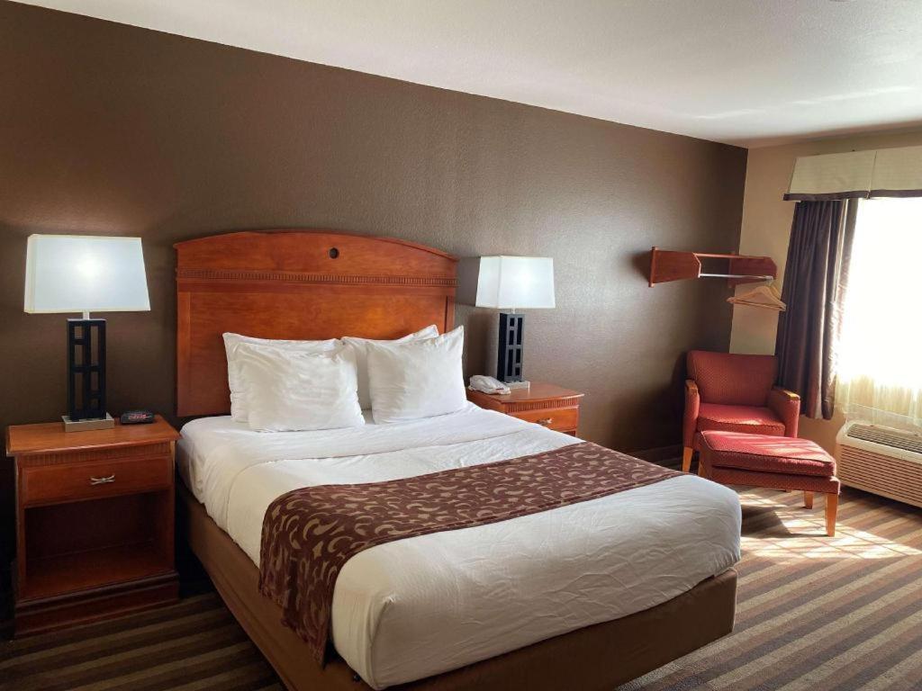Best Western Manhattan Inn Екстериор снимка