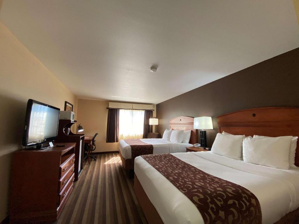 Best Western Manhattan Inn Екстериор снимка
