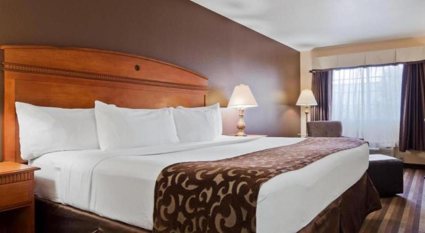 Best Western Manhattan Inn Екстериор снимка